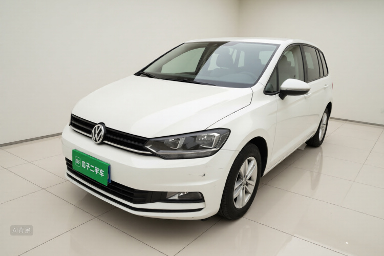 Volkswagen Touran 2017 car image #2