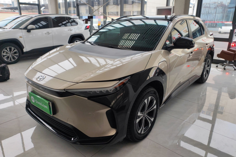 Toyota bZ4X 2022 immagine di auto #2