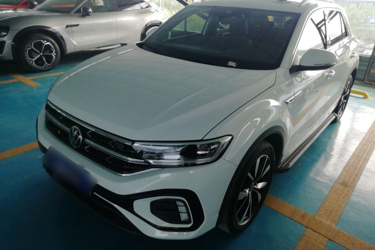 Volkswagen T-Roc 2023 car image #2