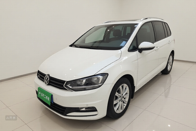 Volkswagen Touran 2021 car image #2