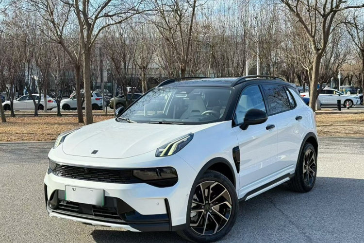 Lynk & Co 01 EM-P 2022 car image #2