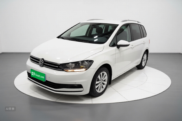 Volkswagen Touran 2018 immagine di auto #2