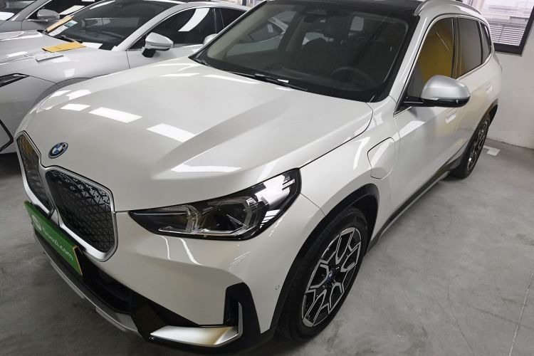 BMW iX1 2025 #2 BMW iX1 2025 car image #2