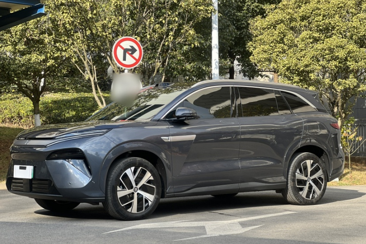 BYD Tang L 2025 صورة سيارة #2