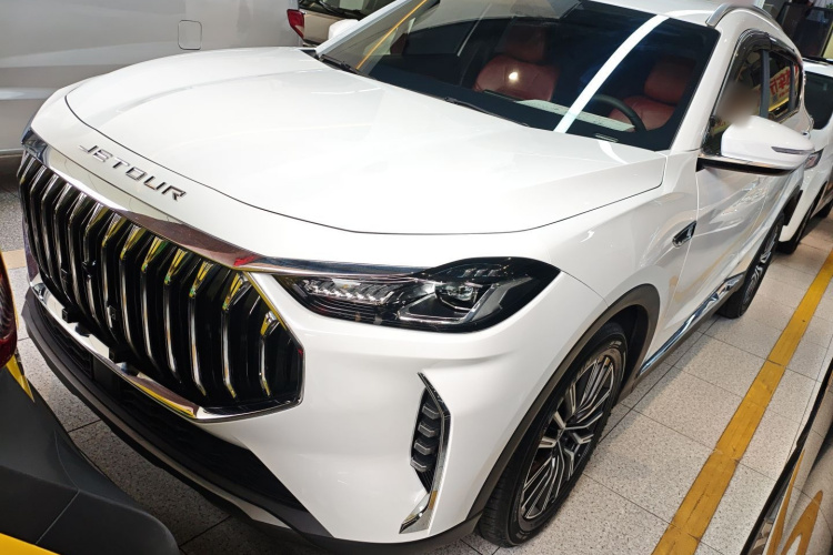X70 PLUS 2024 car image #2