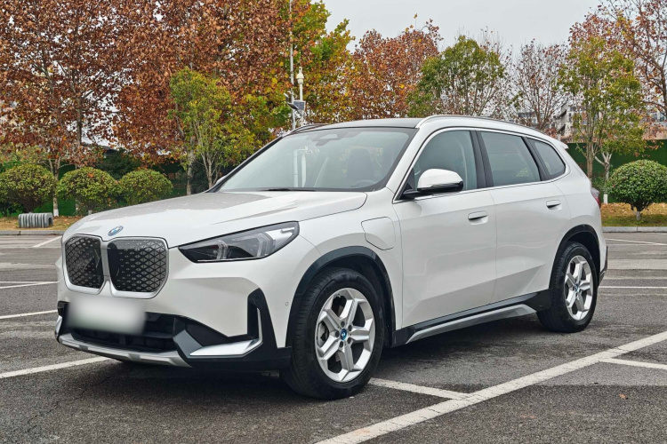 BMW iX1 2025 #2 BMW iX1 2025 صورة سيارة #2