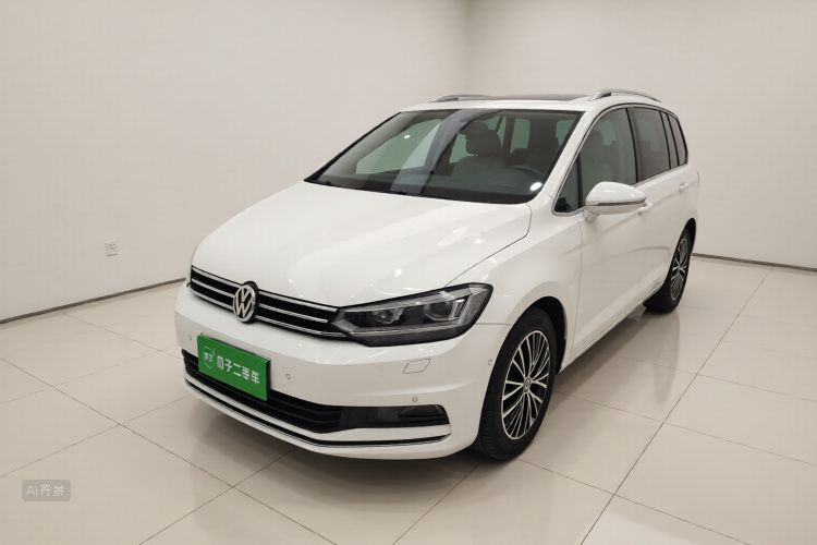 Volkswagen Touran 2018 car image #2