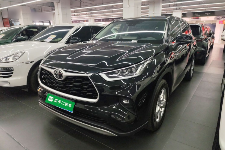 Toyota Highlander 2025 car image #2