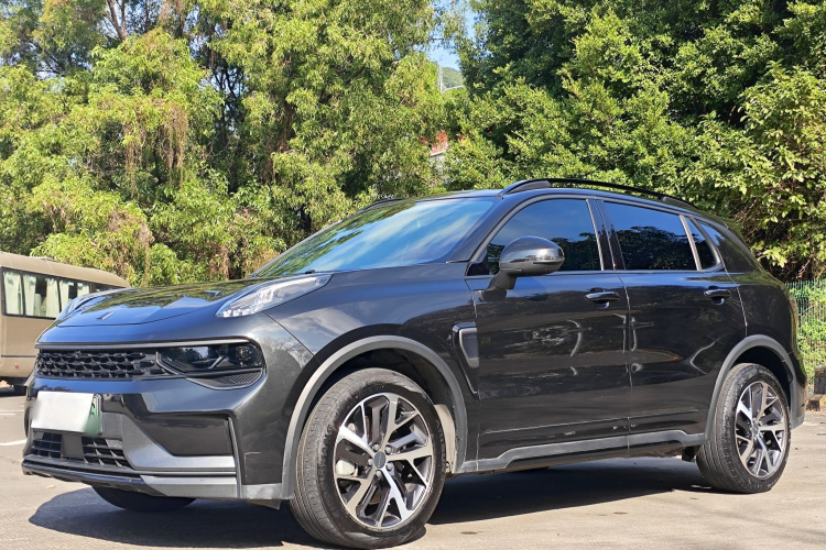 Lynk & Co 01 EM-P 2022 car image #2