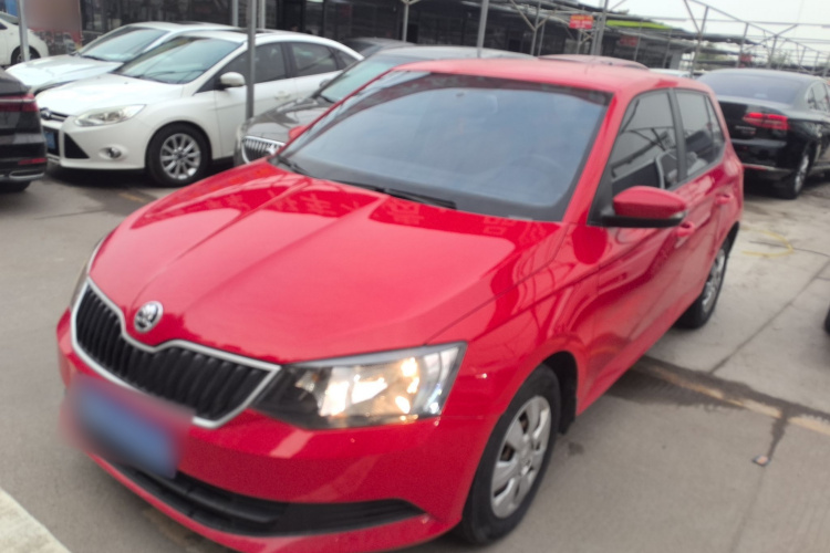 Skoda Fabia 2015 car image #2