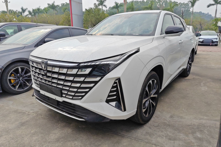 Changan UNI-Z PHEV 2025 #2 Changan UNI-Z PHEV 2025 car image #2