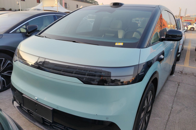 极氪 极氪MIX 2024 汽车图片 #2