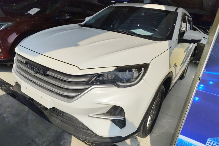 X70M 2020 car image #2