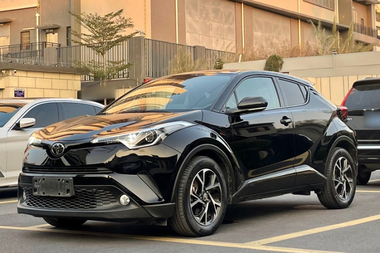 Toyota C-HR 2018 car image #2