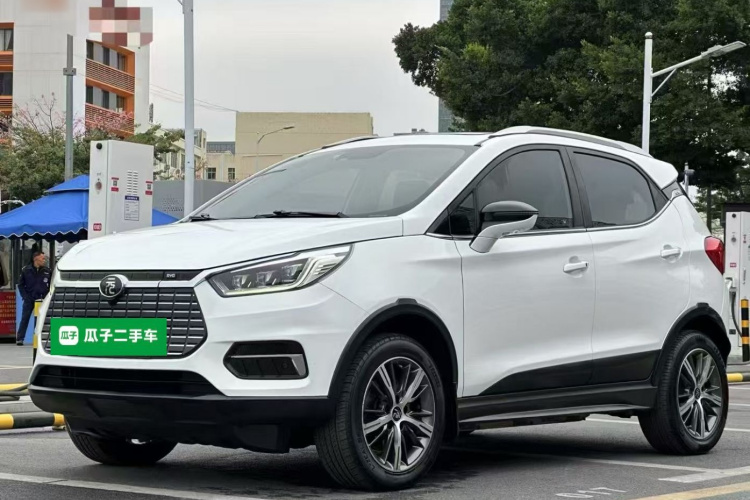 BYD Yuan New Energy 2019 #2 BYD Yuan New Energy 2019 car image #2