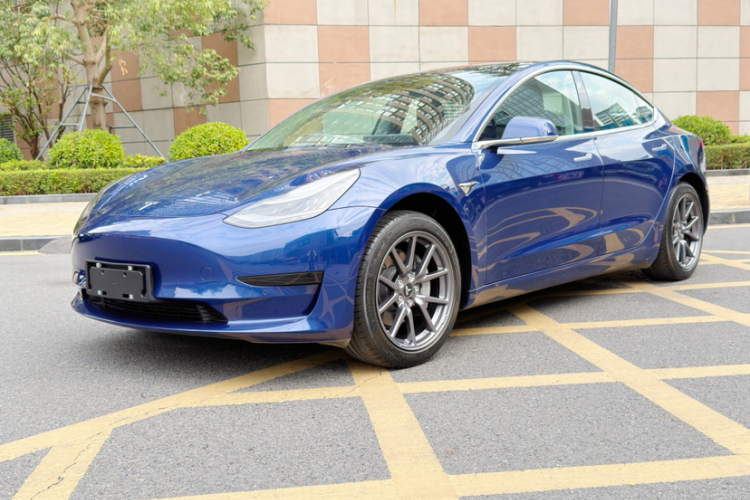Tesla Model 3 2020 car image #2