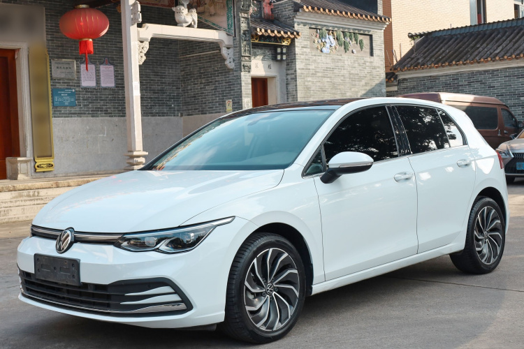 Volkswagen Golf 2023 car image #2