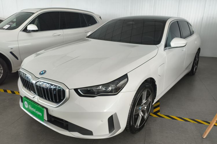 BMW i5 2024 car image #2