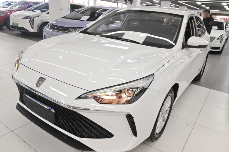 Roewe i5 2025 #2 Roewe i5 2025 car image #2