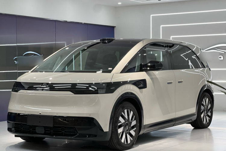 极氪 极氪MIX 2024 汽车图片 #2