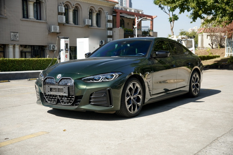 BMW i4 2023 image de voiture #2