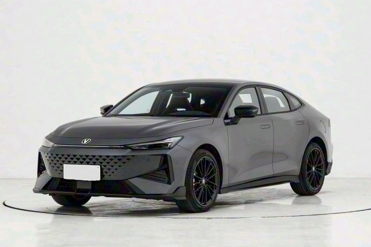 Changan UNI-V 2025 #2 Changan UNI-V 2025 car image #2