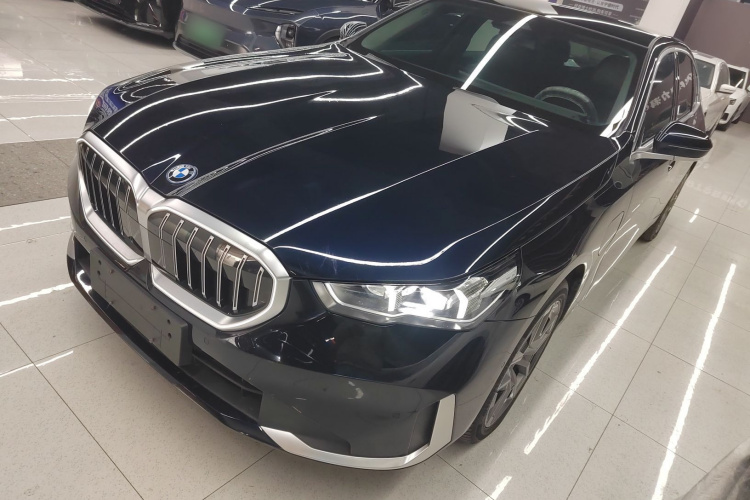 BMW i5 2024 car image #2