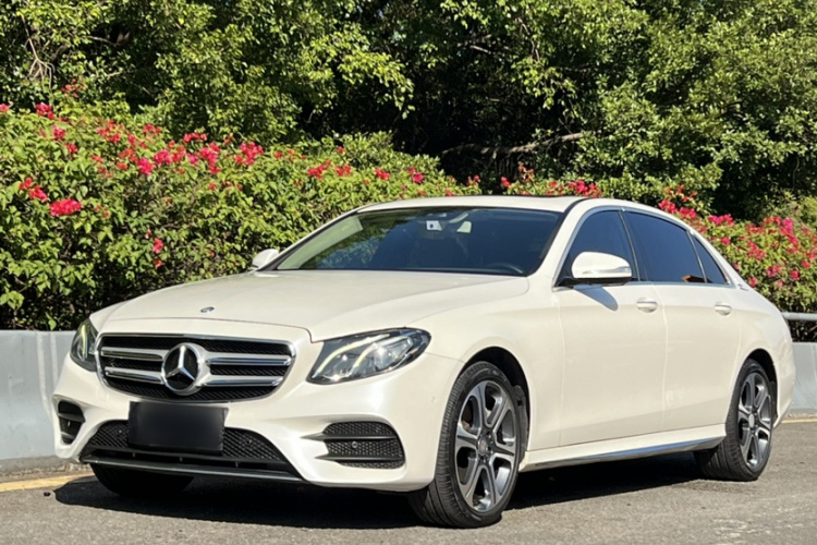 Mercedes-Benz E Class 2021 car image #2