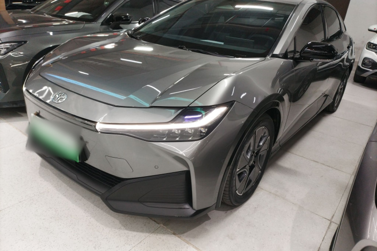 Toyota bZ3 2023 صورة سيارة #2