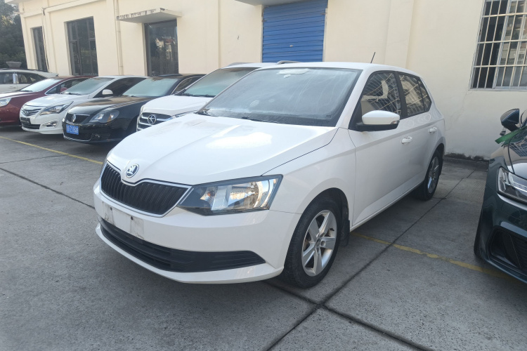 Skoda Fabia 2018 car image #2