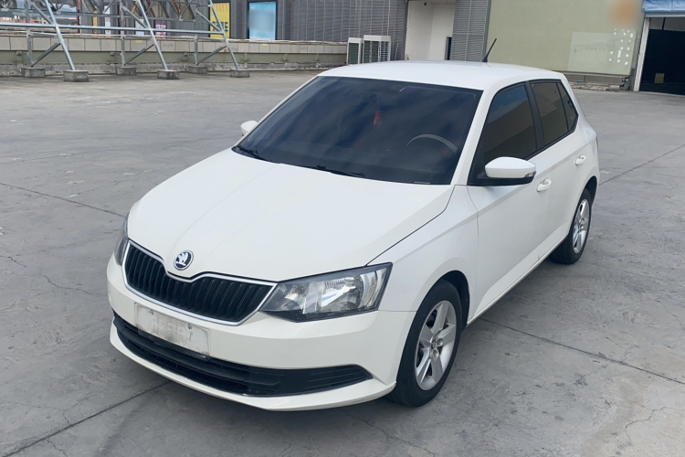 Skoda Fabia 2019 car image #2