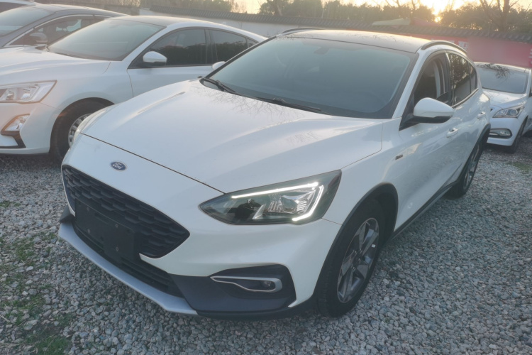 Ford Focus Active 2020 صورة سيارة #2