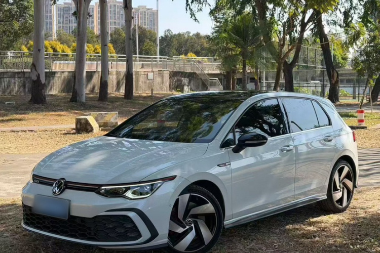 Volkswagen GolfGTI 2021 car image #2