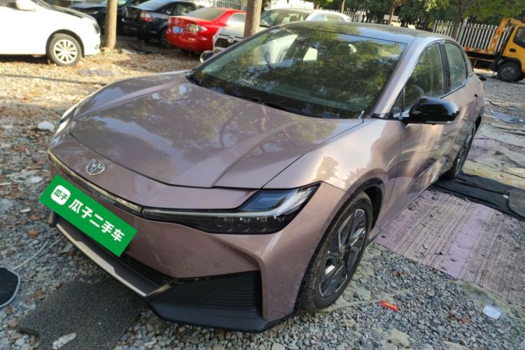 Toyota bZ3 2023 immagine di auto #2