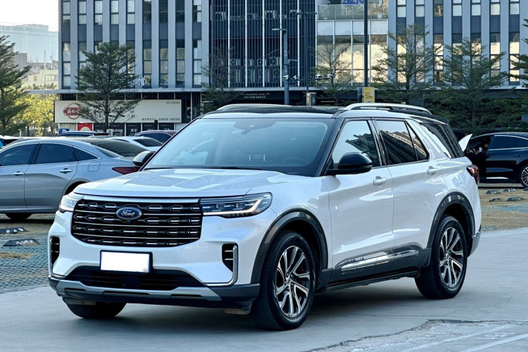 Ford Explorer 2022 car image #2