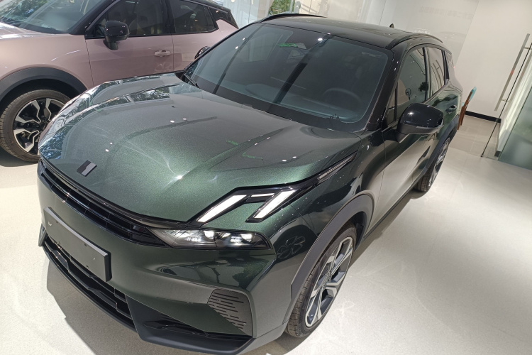 Lynk & Co 06 EM-P 2024 car image #2