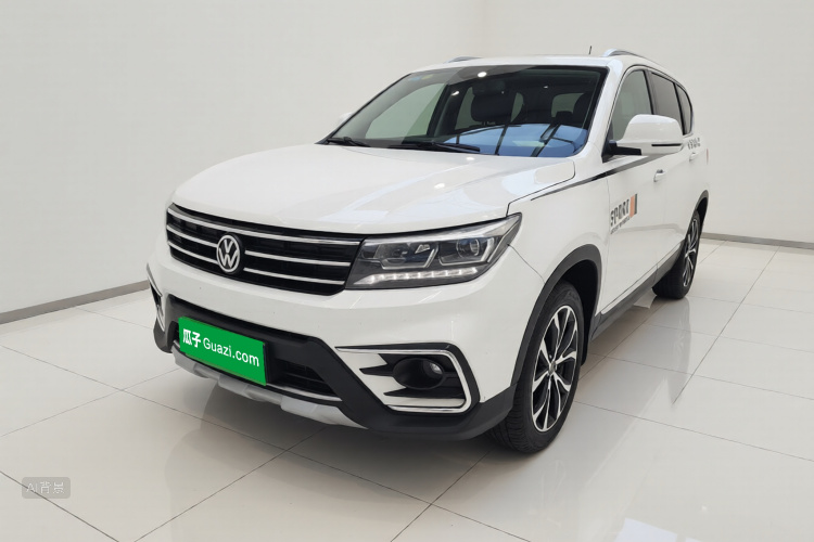 Forthing JOYEAR X5 2017 car image #2