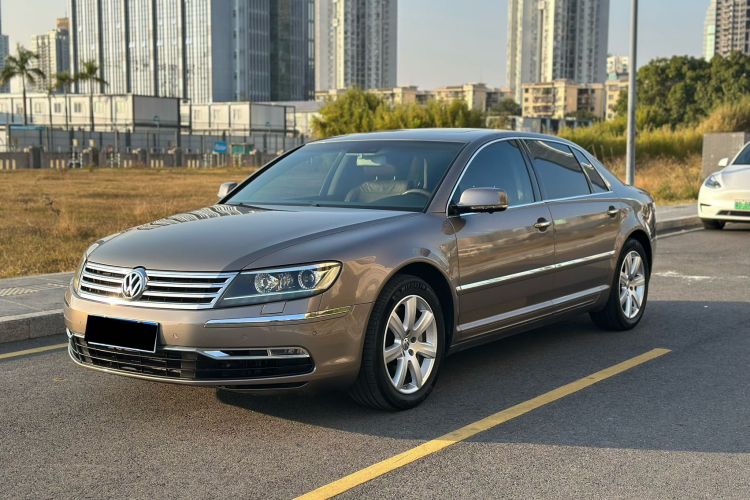 Volkswagen Pheaton 2012 immagine di auto #2