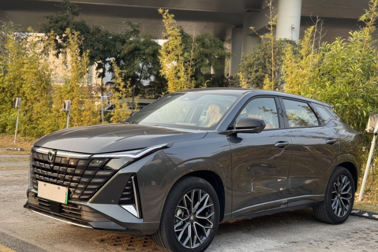 Changan UNI-Z PHEV 2025 car image #2