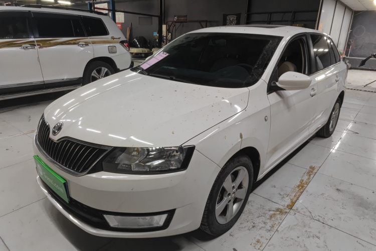 Skoda Rapid Spaceback 2016 car image #2