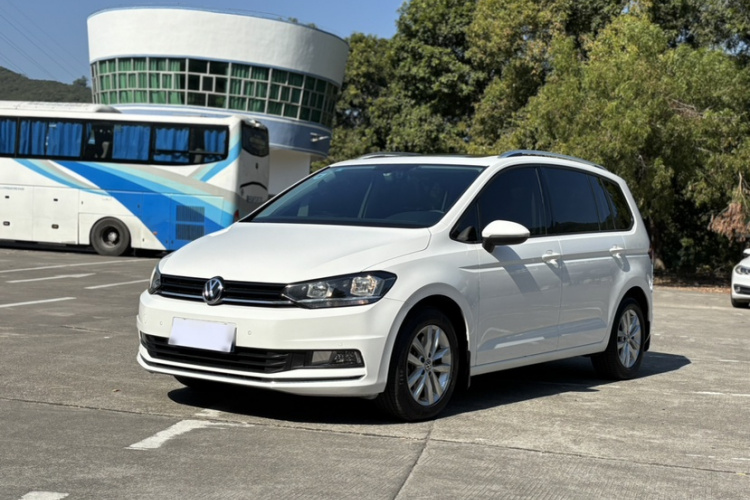 Volkswagen Touran 2019 #2 Volkswagen Touran 2019 car image #2