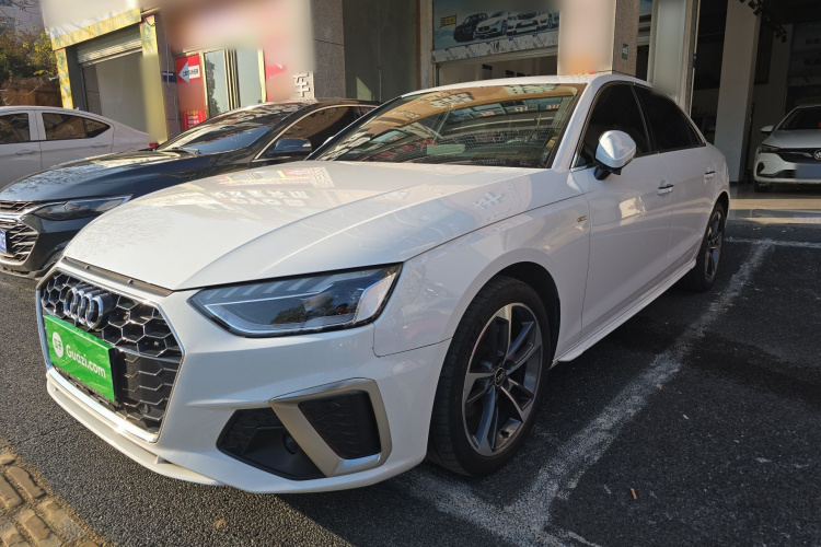 Audi A4L 2023 car image #2