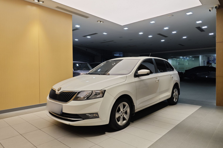 Skoda Rapid Spaceback 2019 car image #2