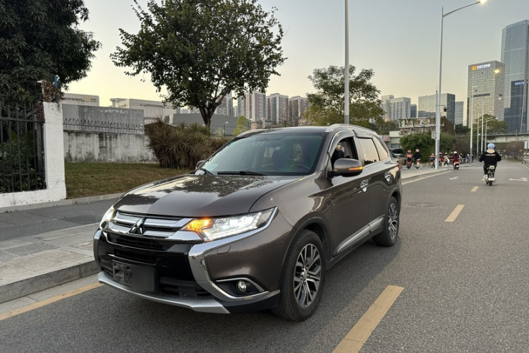 劳斯莱斯 欧蓝德 2017 汽车图片 #2