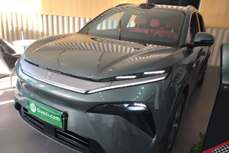 BYD Tang L 2025 immagine di auto #2