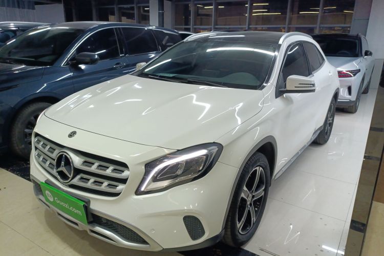 Mercedes-Benz GLA Class 2018 car image #2