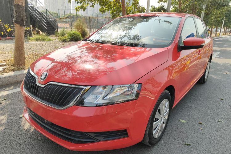 Skoda Rapid Spaceback 2018 car image #2