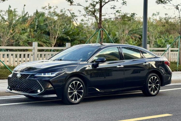 Toyota Avalon 2023 car image #2