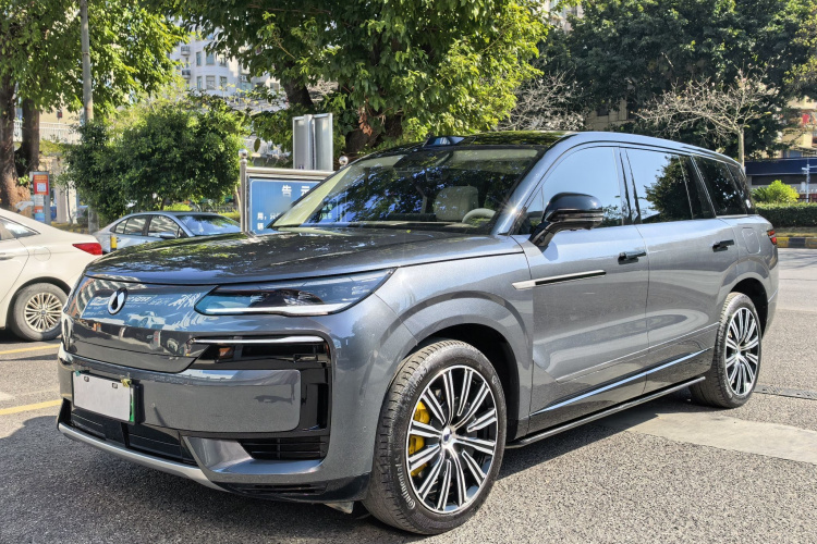 Denza N9 2025 car image #2