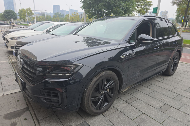 Volkswagen Touareg 2022 immagine di auto #2